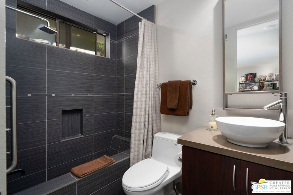 130 W Racquet Club Road 401