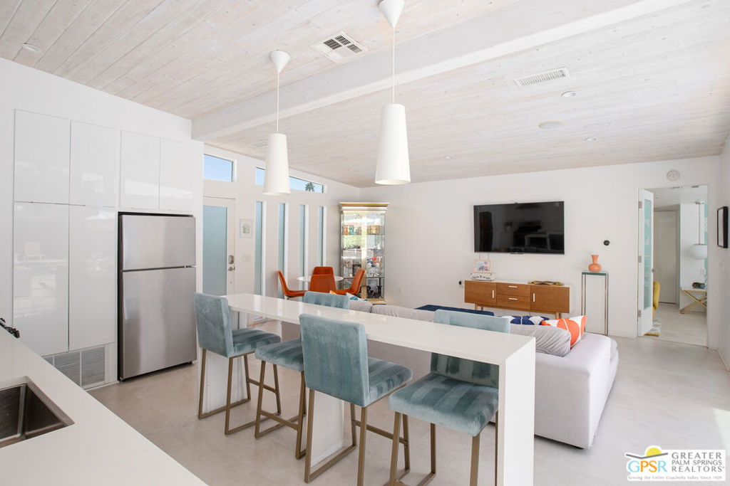 1525 E Sunny Dunes Road