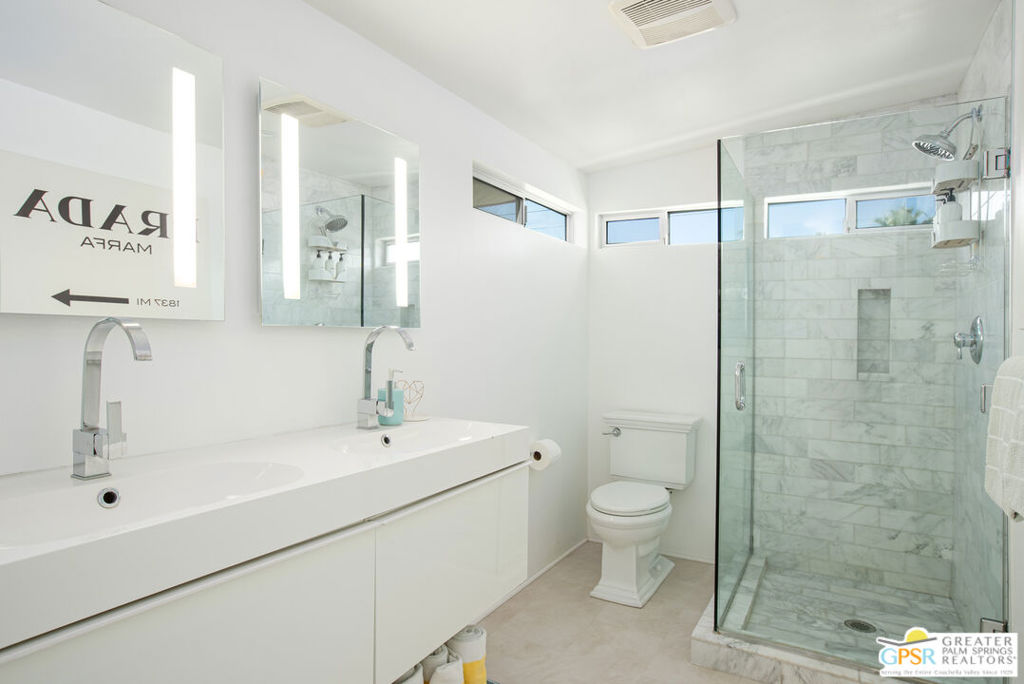 1525 E Sunny Dunes Road