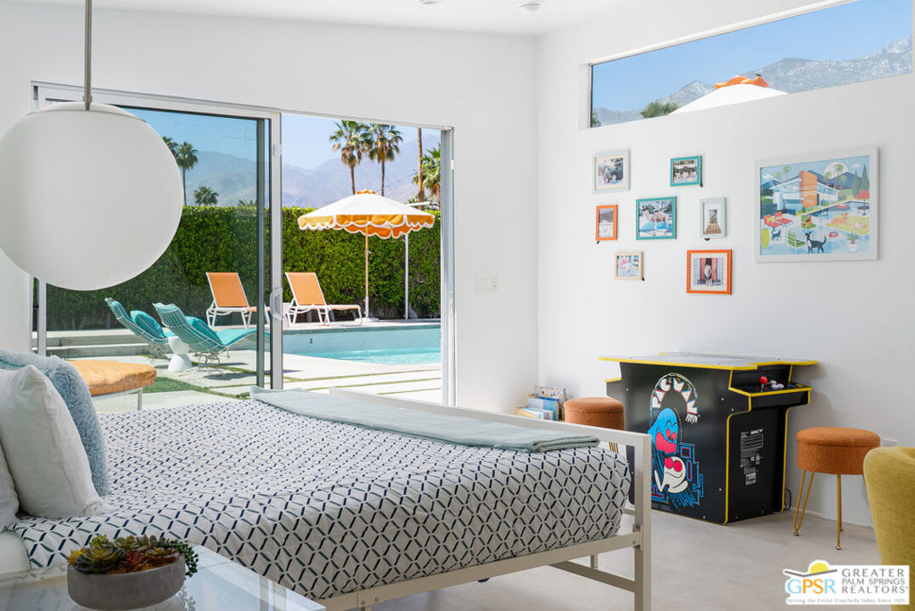 1525 E Sunny Dunes Road