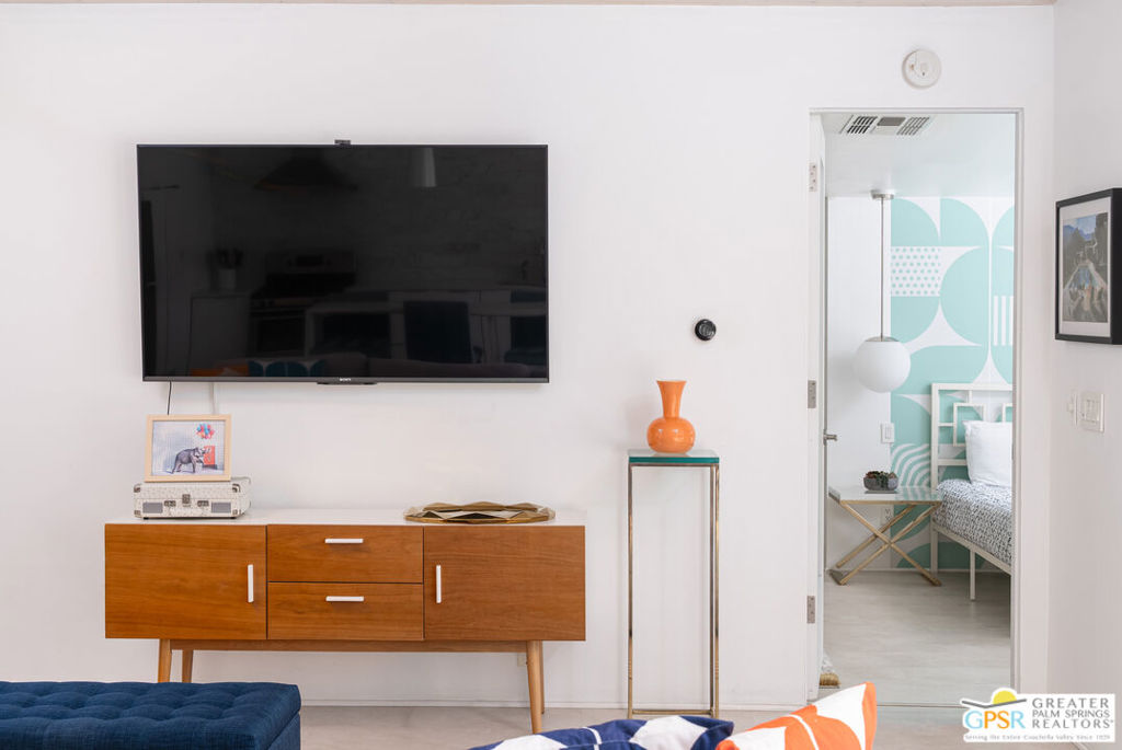 1525 E Sunny Dunes Road