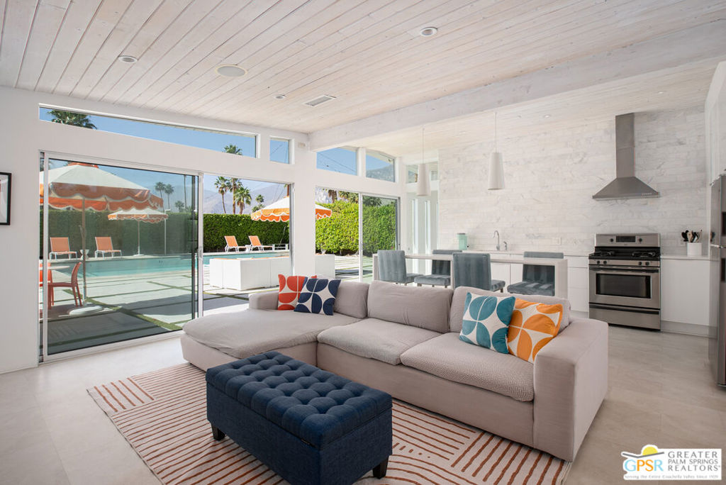 1525 E Sunny Dunes Road