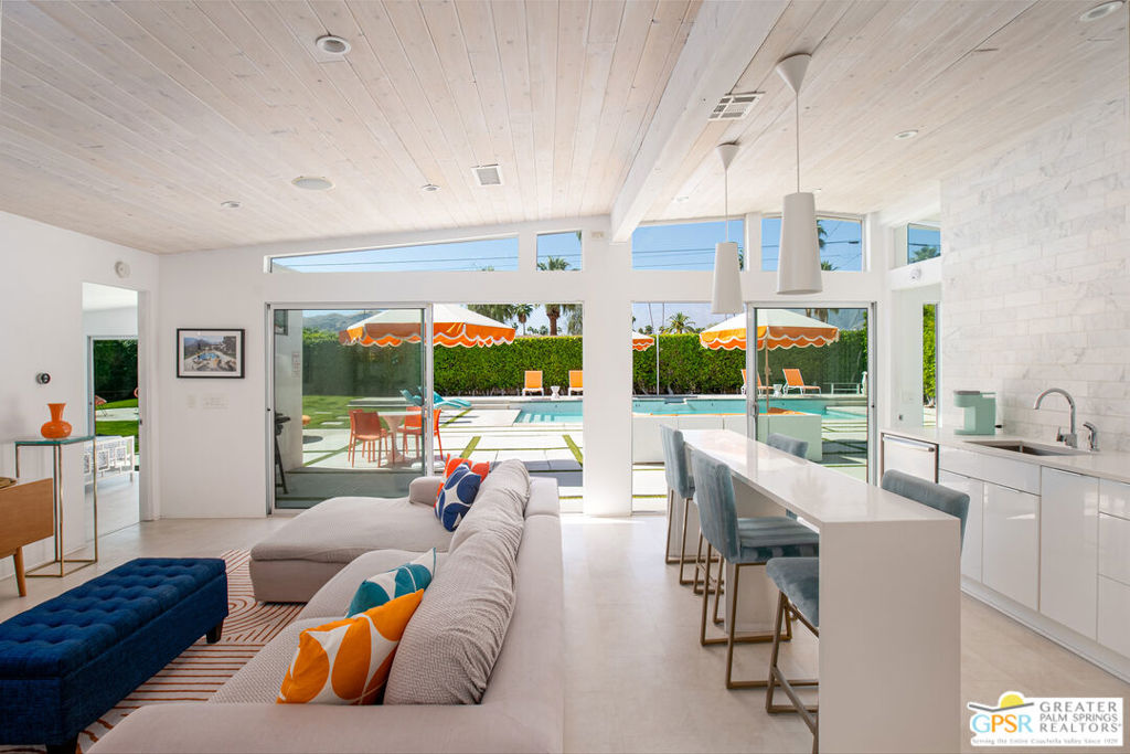 1525 E Sunny Dunes Road