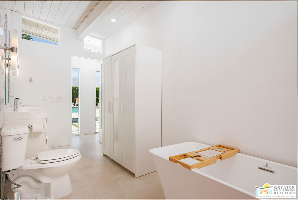 1525 E Sunny Dunes Road