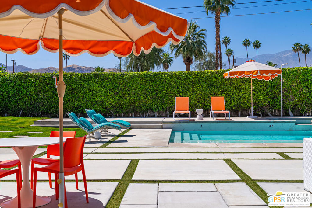 1525 E Sunny Dunes Road