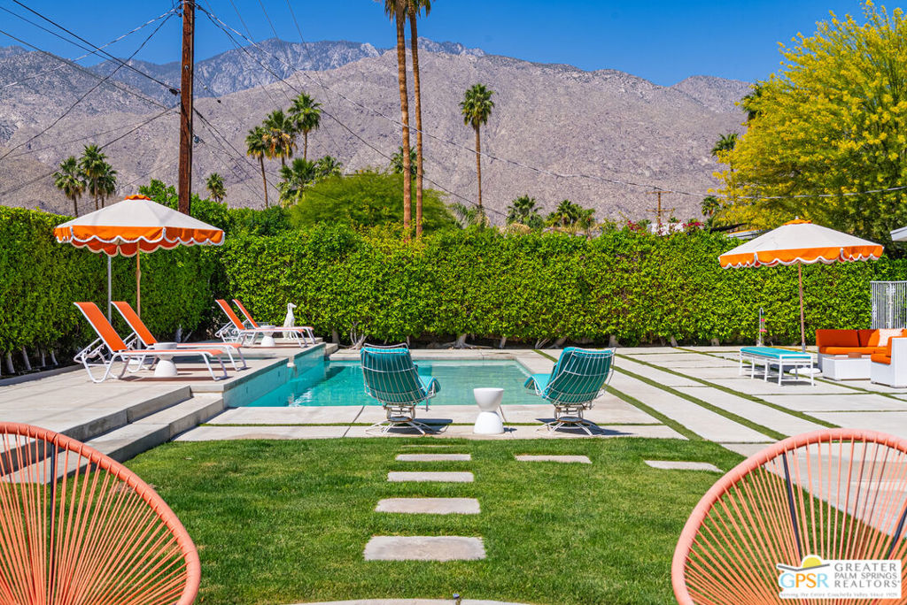 1525 E Sunny Dunes Road