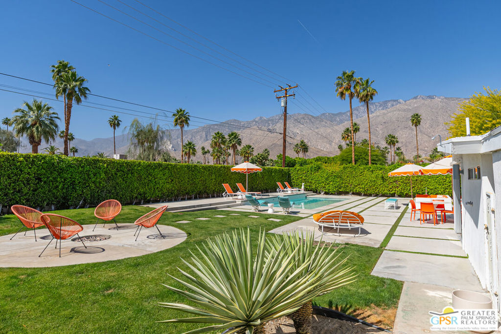 1525 E Sunny Dunes Road