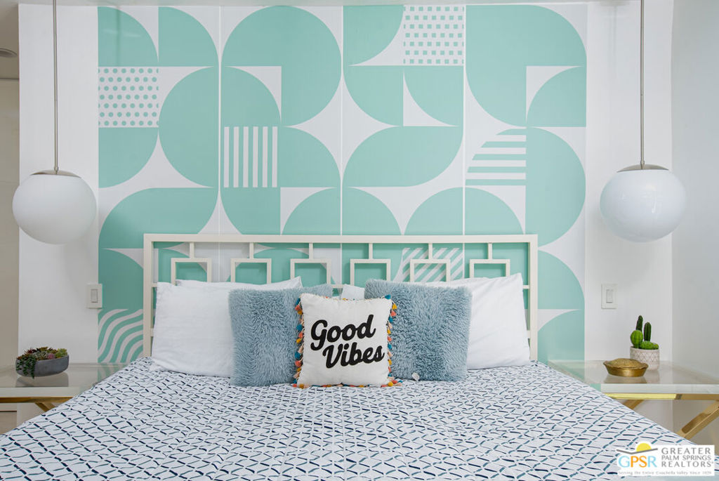 1525 E Sunny Dunes Road