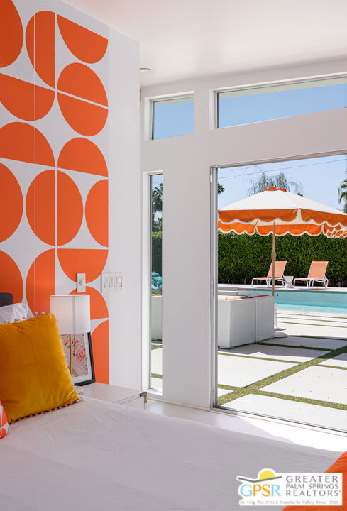 1525 E Sunny Dunes Road