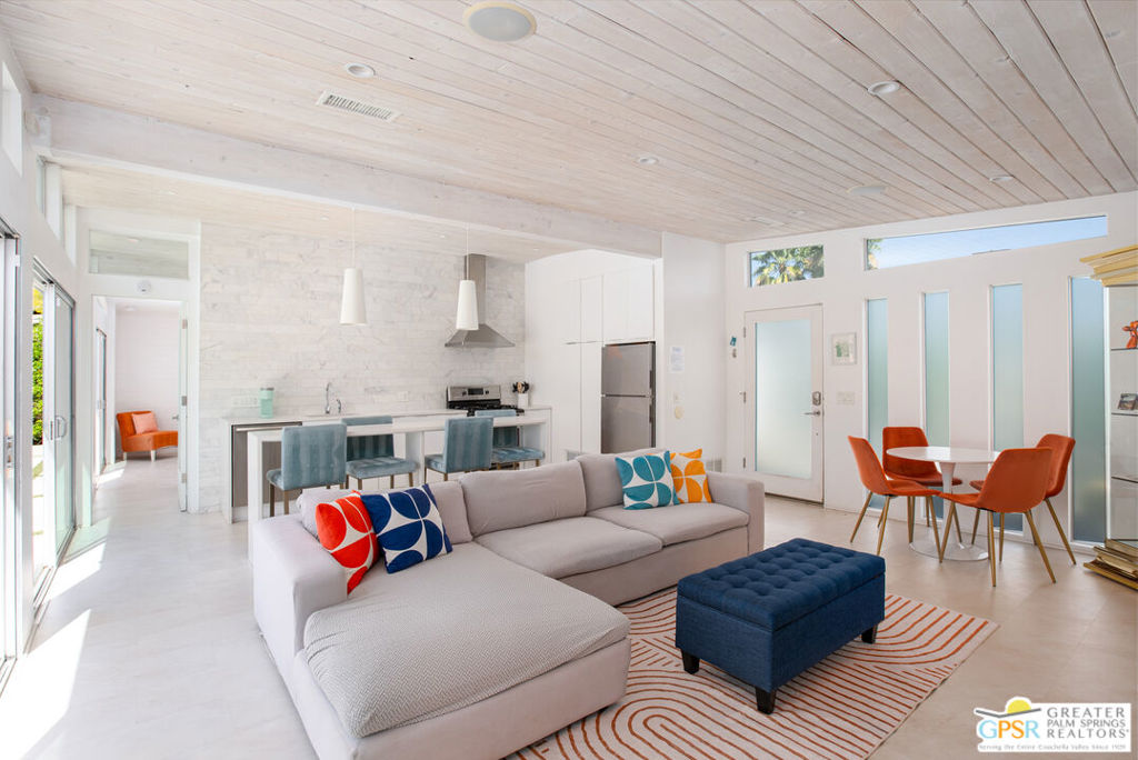 1525 E Sunny Dunes Road