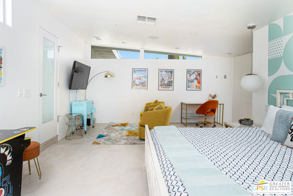 1525 E Sunny Dunes Road