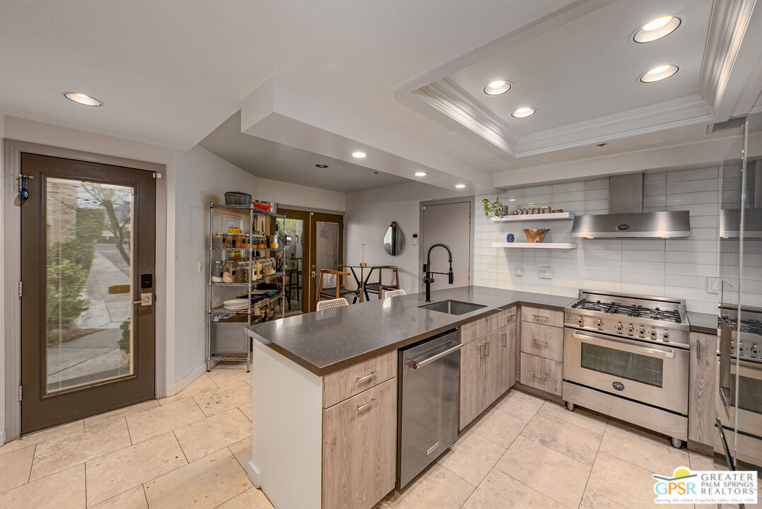 998 Village Sq