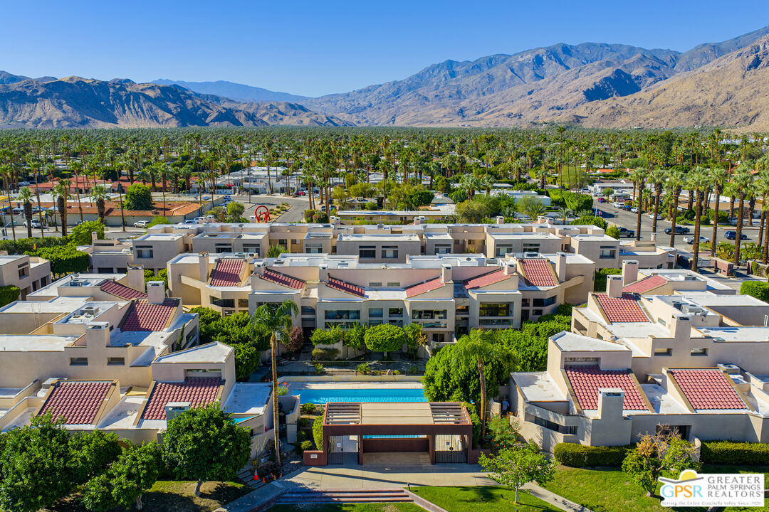 998 Village Sq