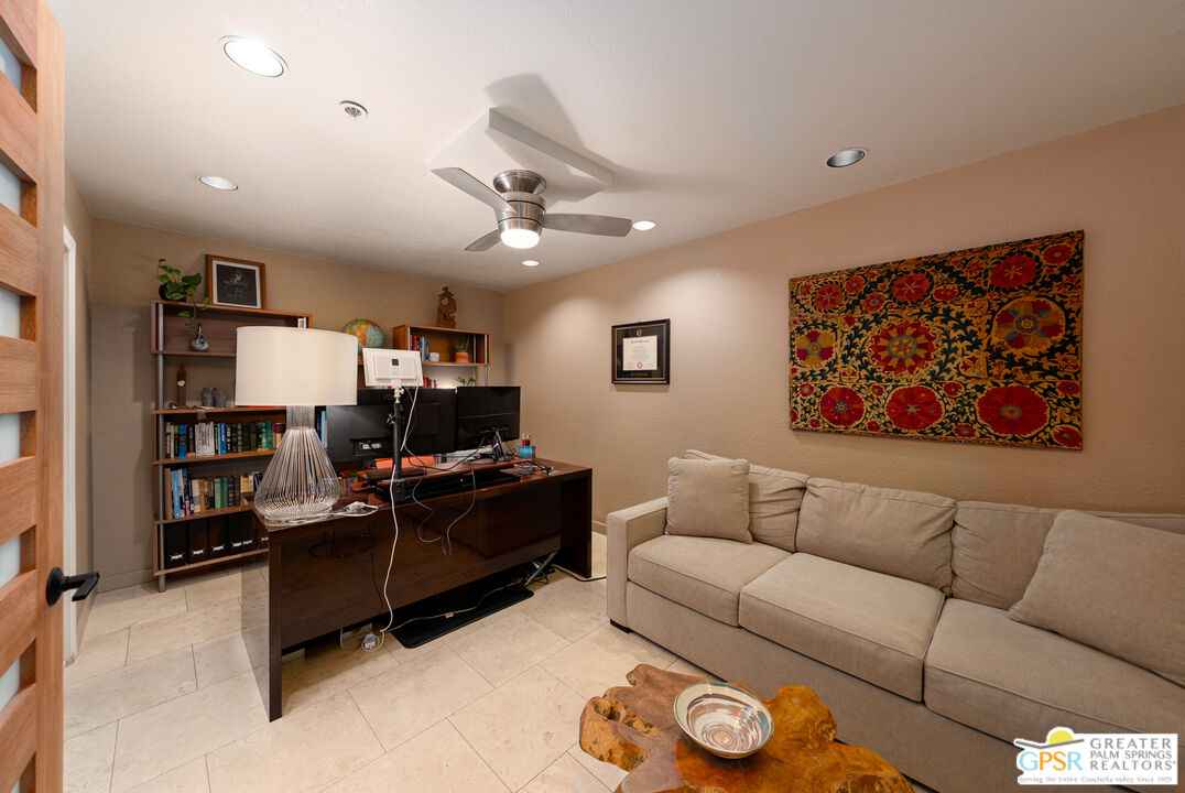 998 Village Sq