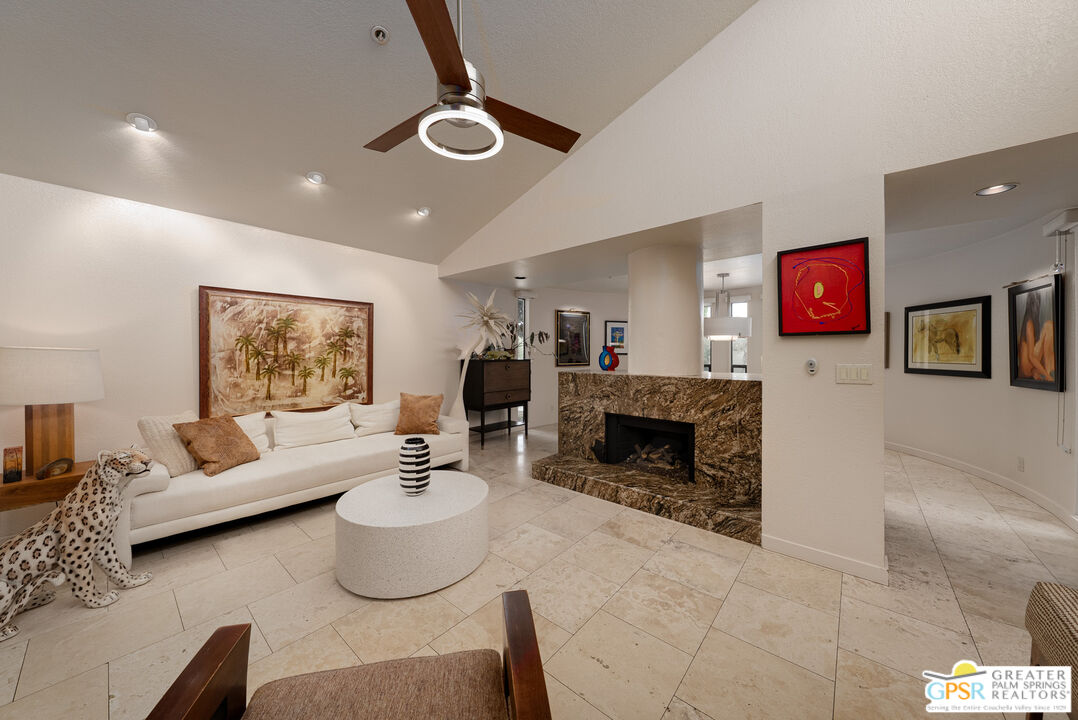998 Village Sq