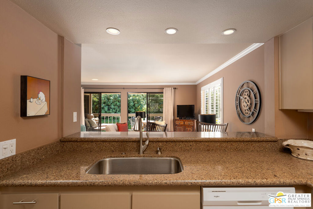 325 E Via Escuela 324