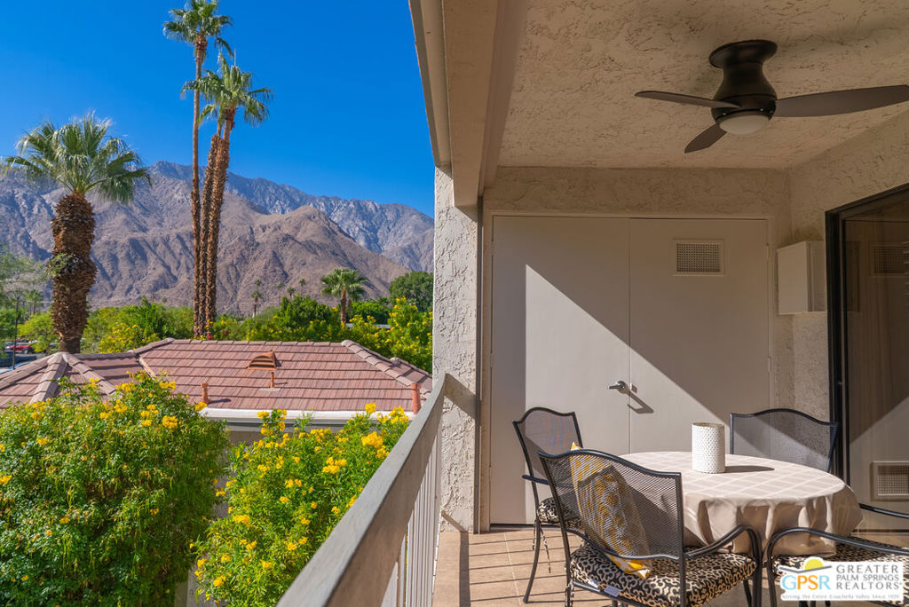 325 E Via Escuela 324