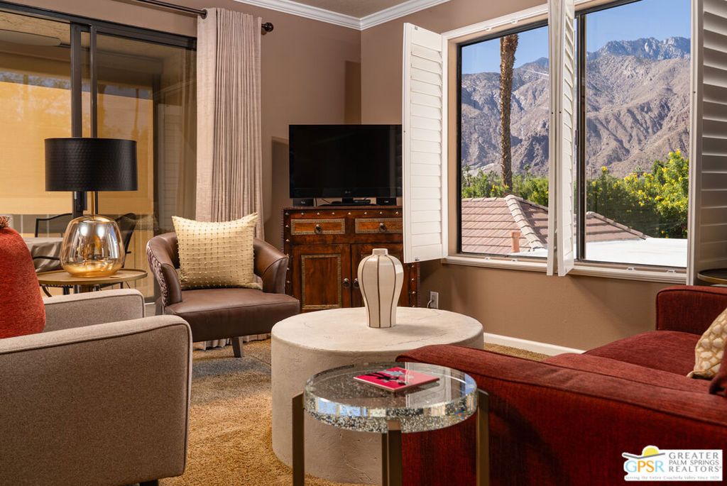 325 E Via Escuela 324