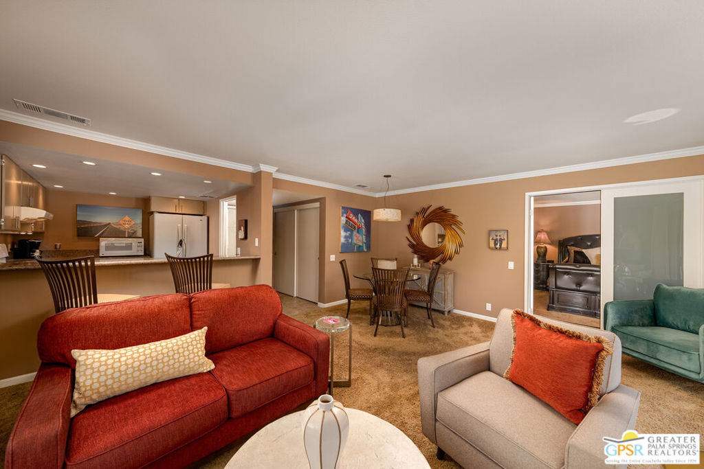 325 E Via Escuela 324