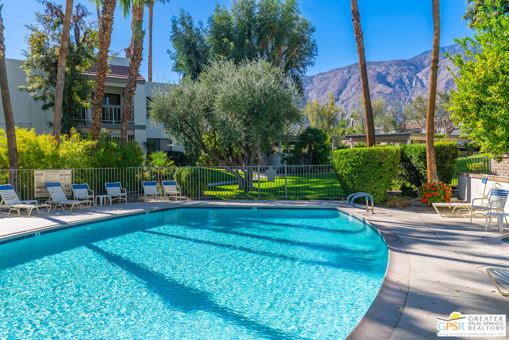 325 E Via Escuela 324