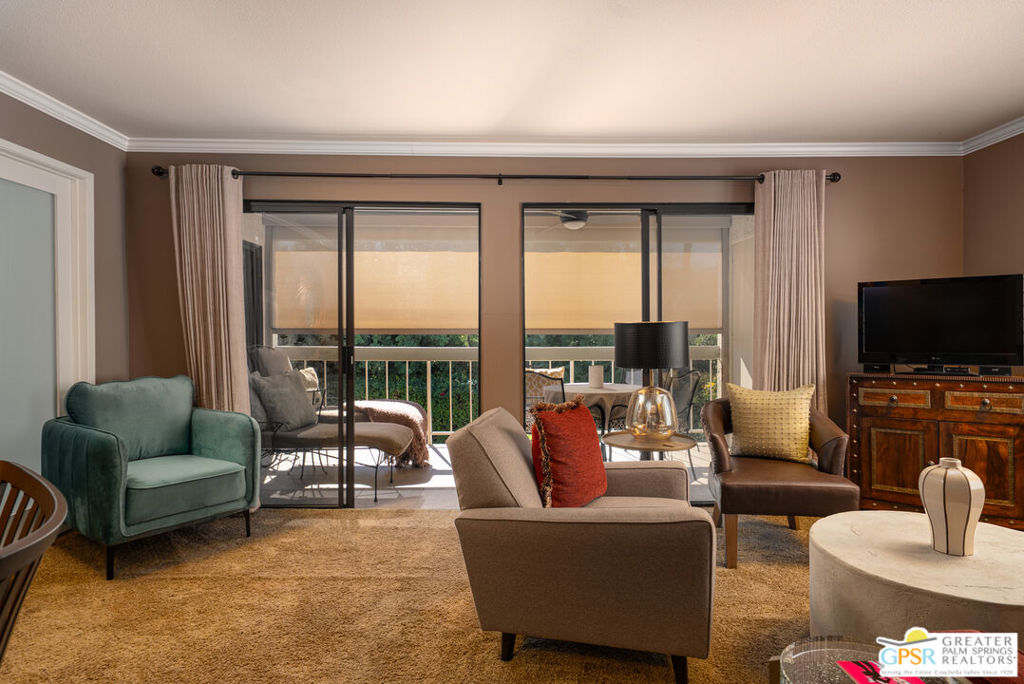 325 E Via Escuela 324