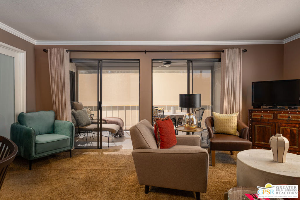 325 E Via Escuela 324