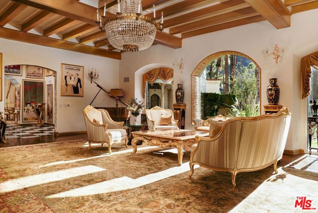 457 W Hermosa Place