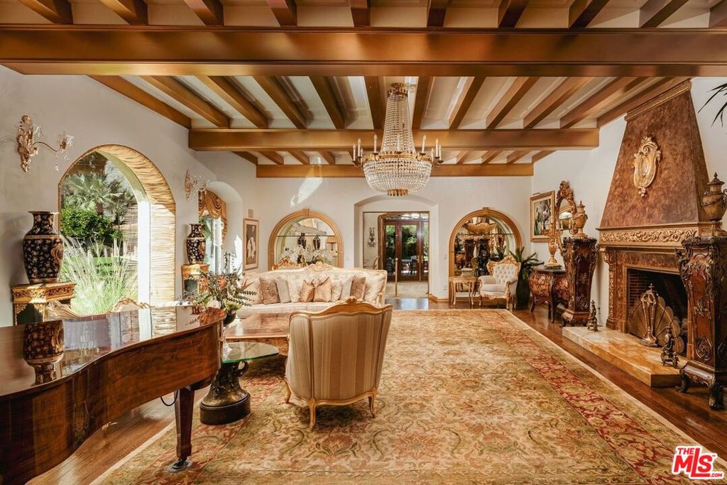 457 W Hermosa Place