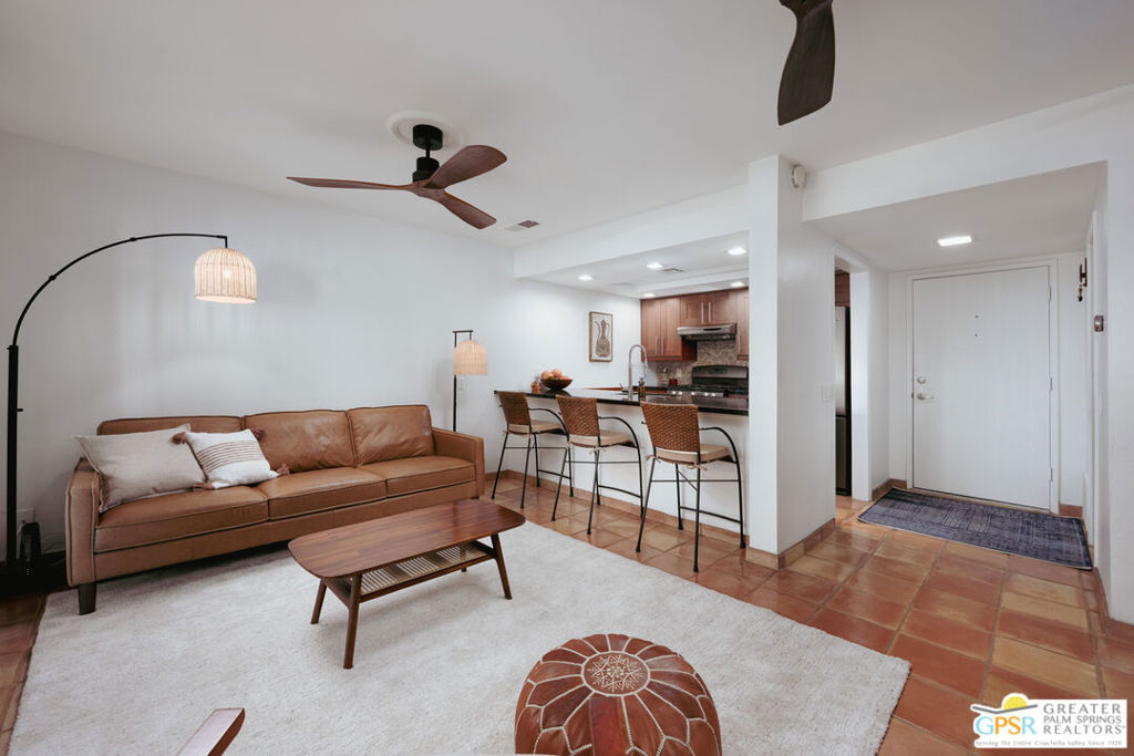 413 E Via Escuela 611