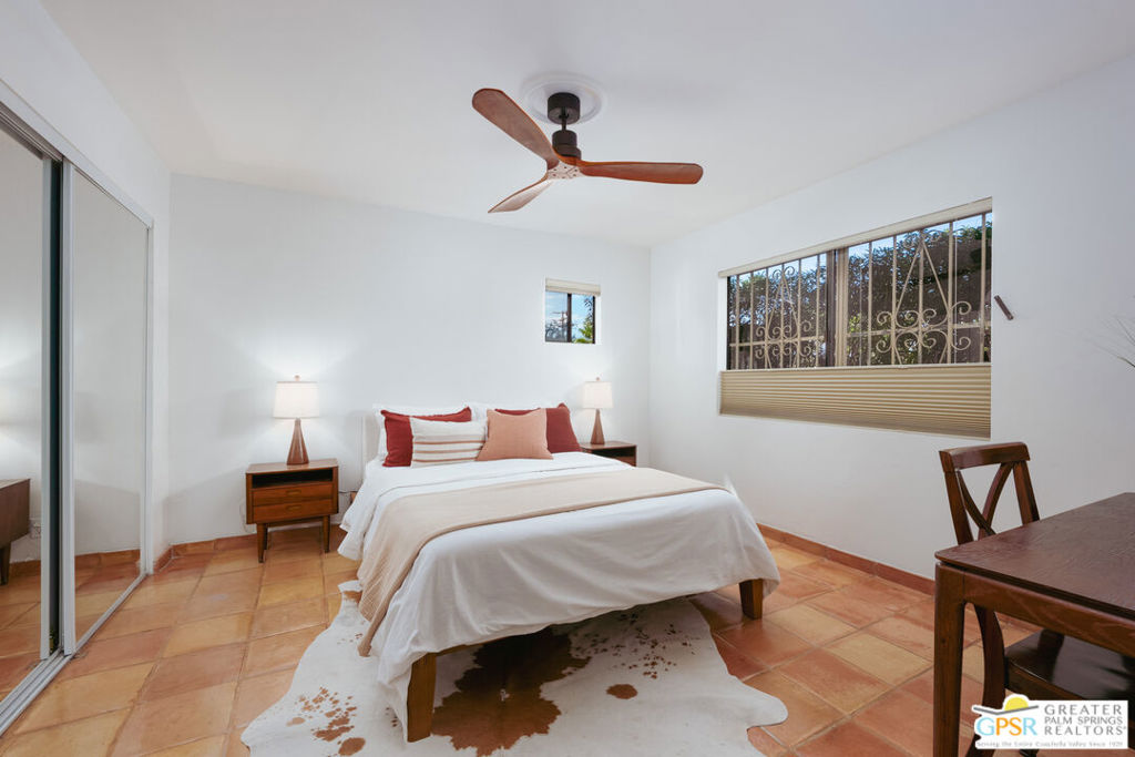 413 E Via Escuela 611