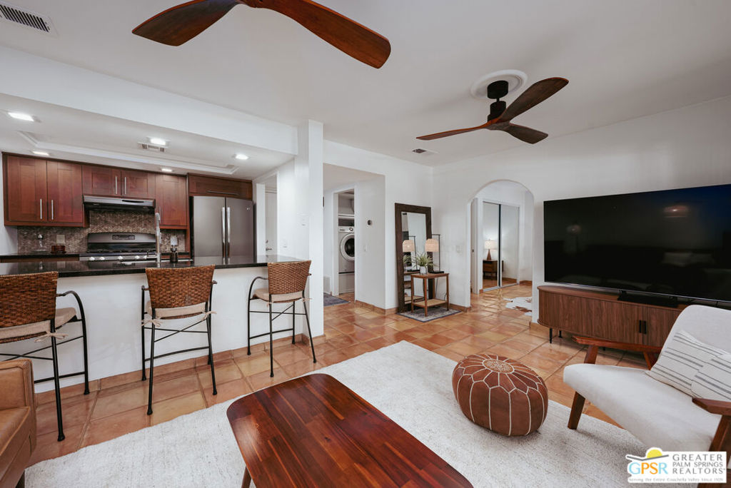 413 E Via Escuela 611