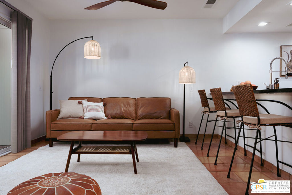 413 E Via Escuela 611