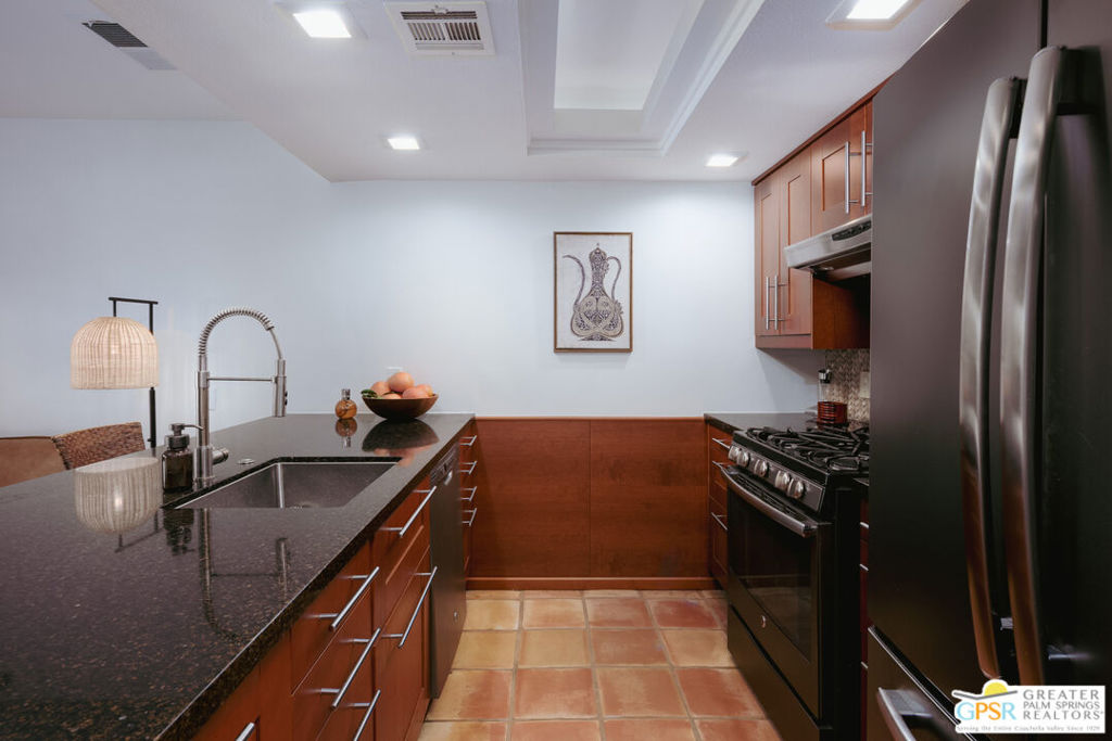 413 E Via Escuela 611