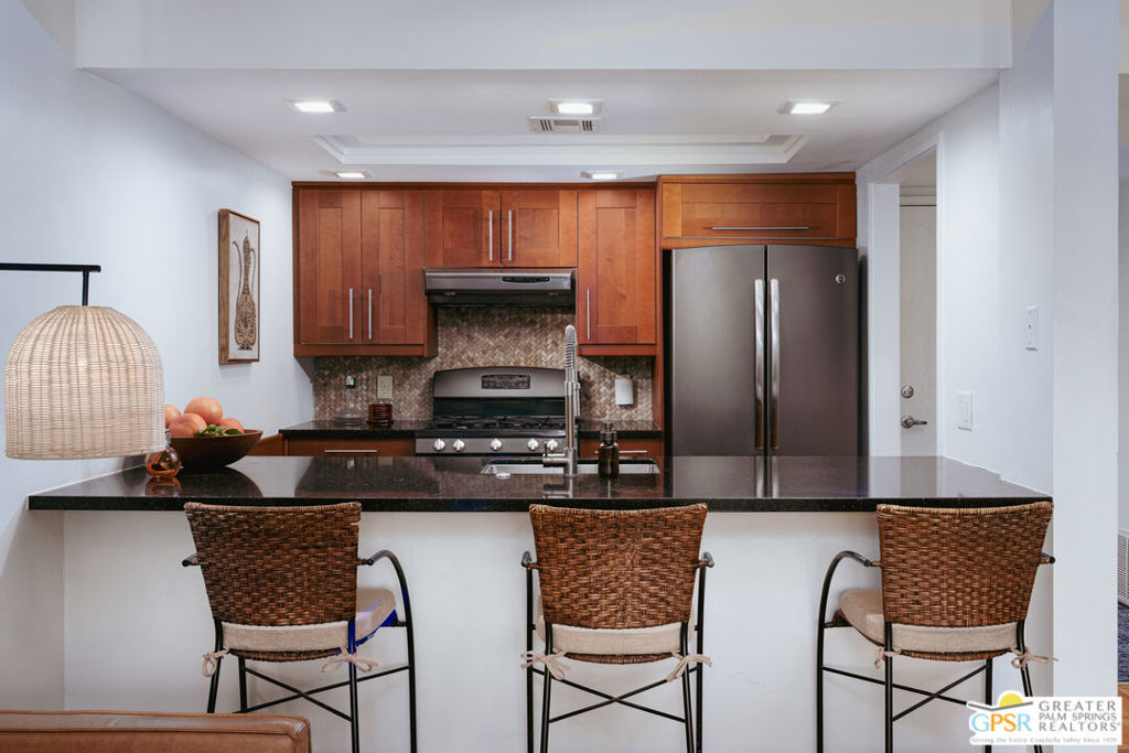 413 E Via Escuela 611