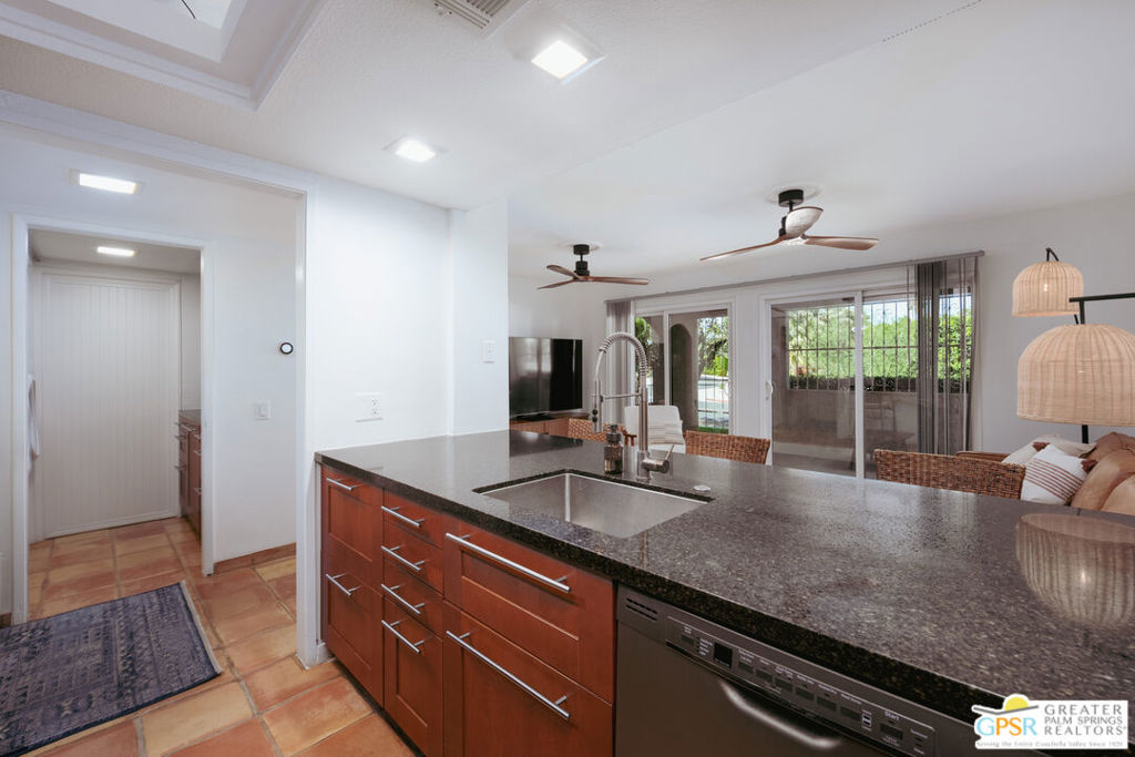 413 E Via Escuela 611