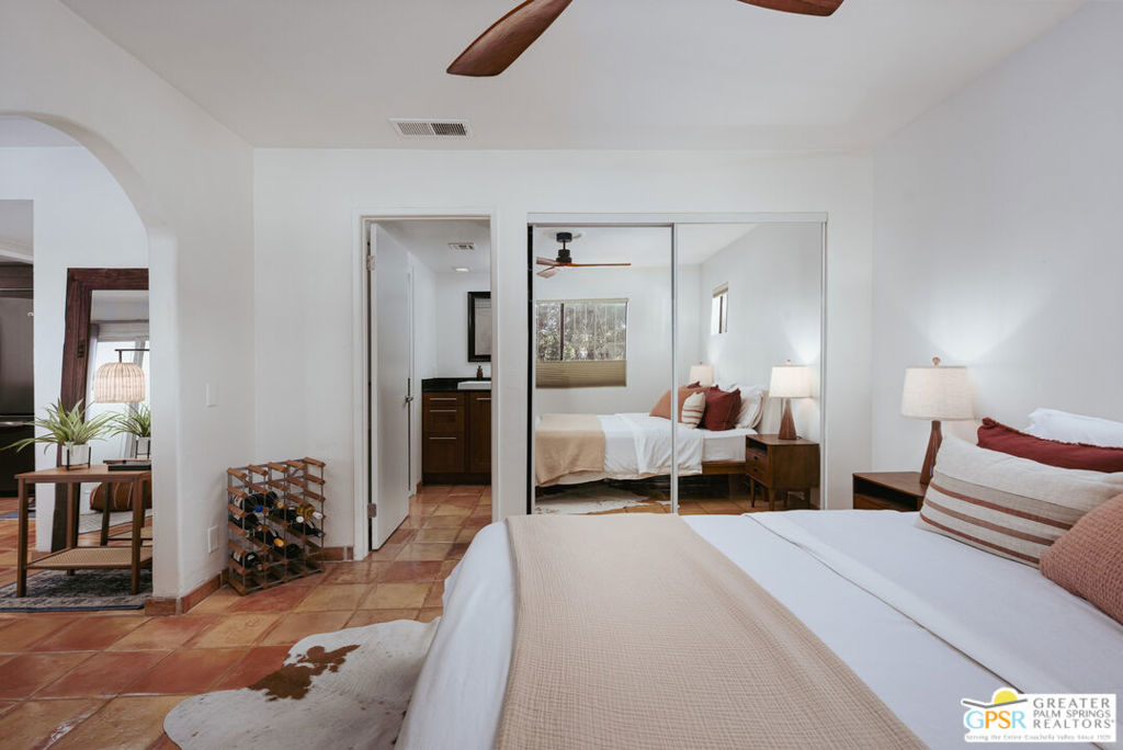 413 E Via Escuela 611