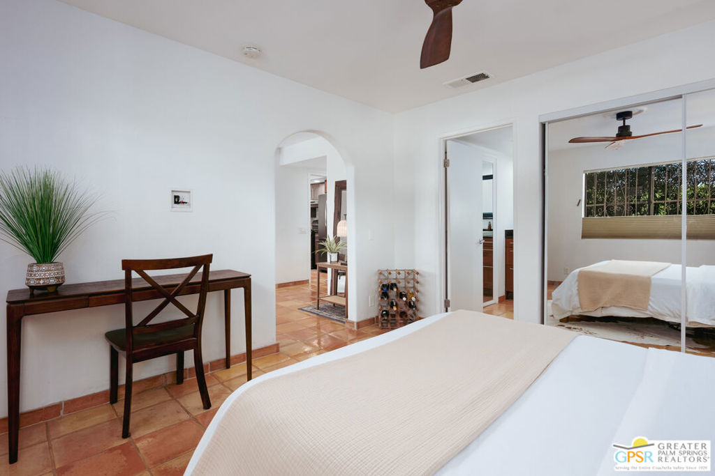 413 E Via Escuela 611