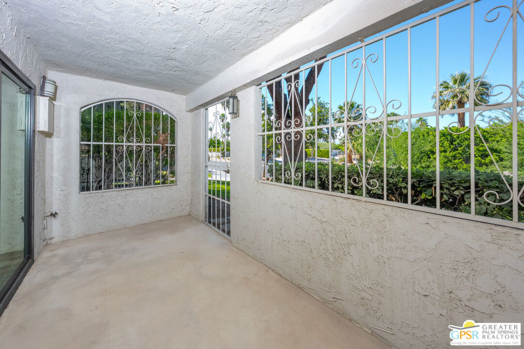 413 E Via Escuela 611