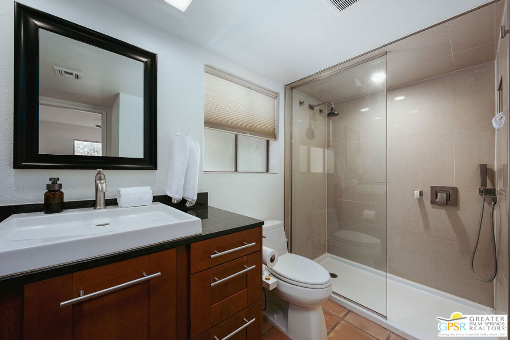 413 E Via Escuela 611