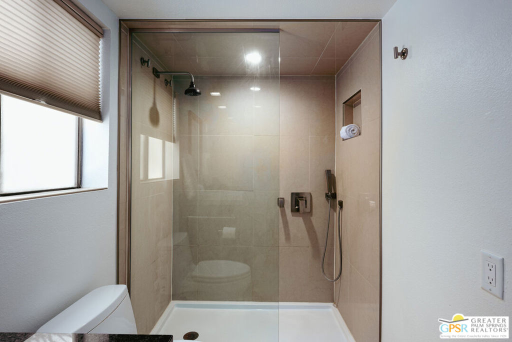 413 E Via Escuela 611