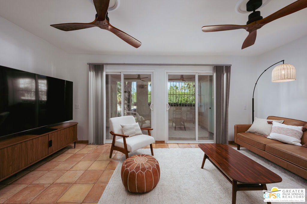 413 E Via Escuela 611