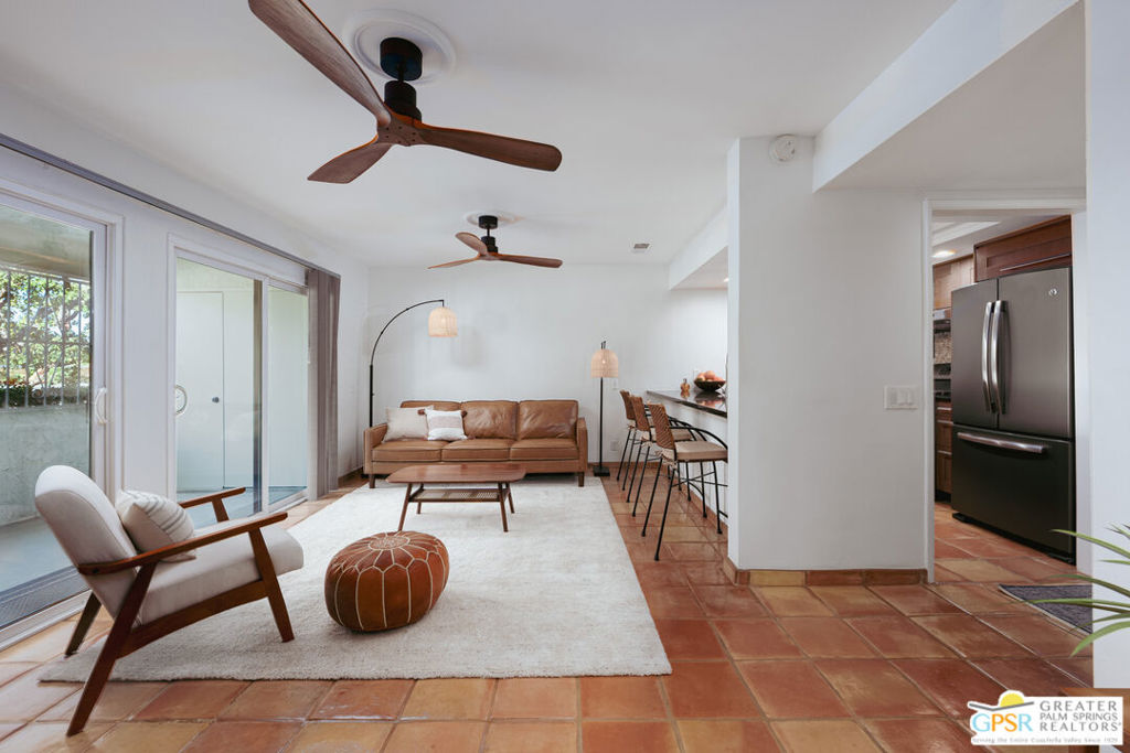 413 E Via Escuela 611