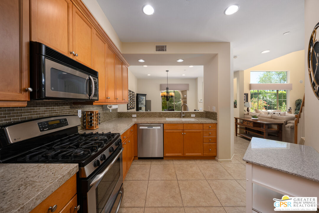 1365 Yermo Dr