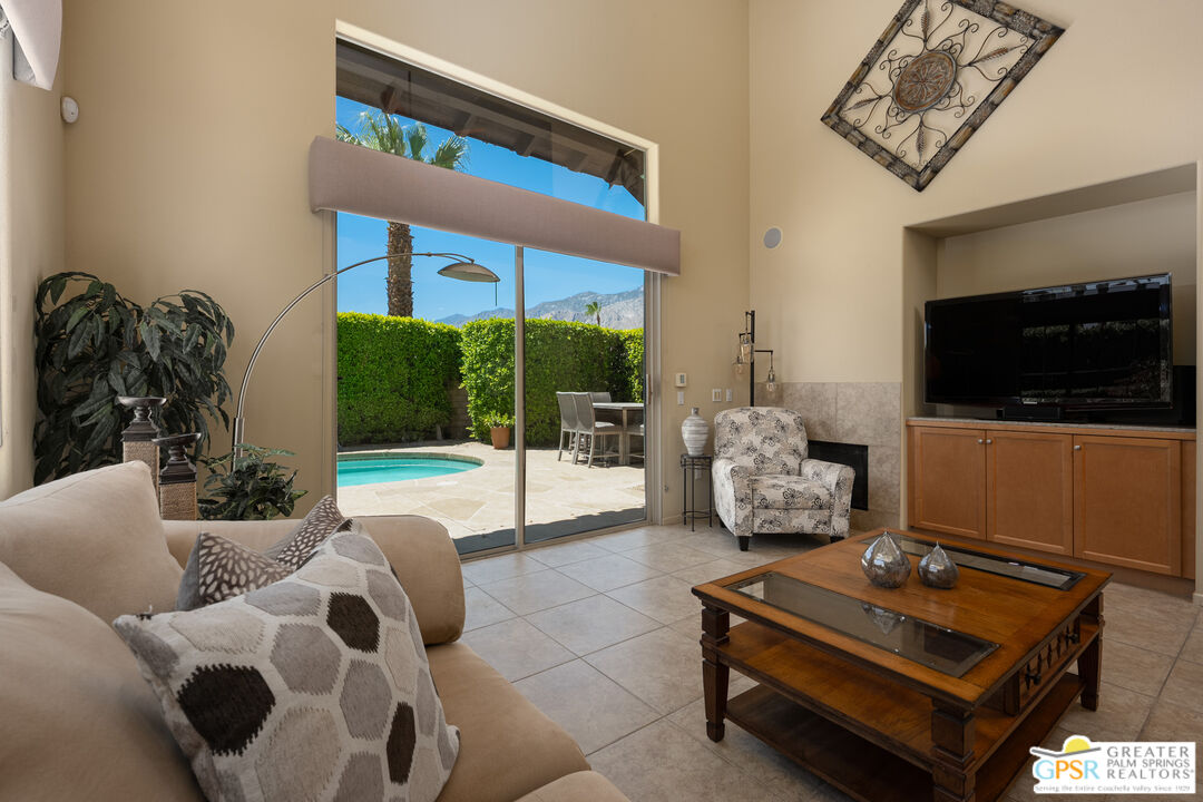 1365 Yermo Dr