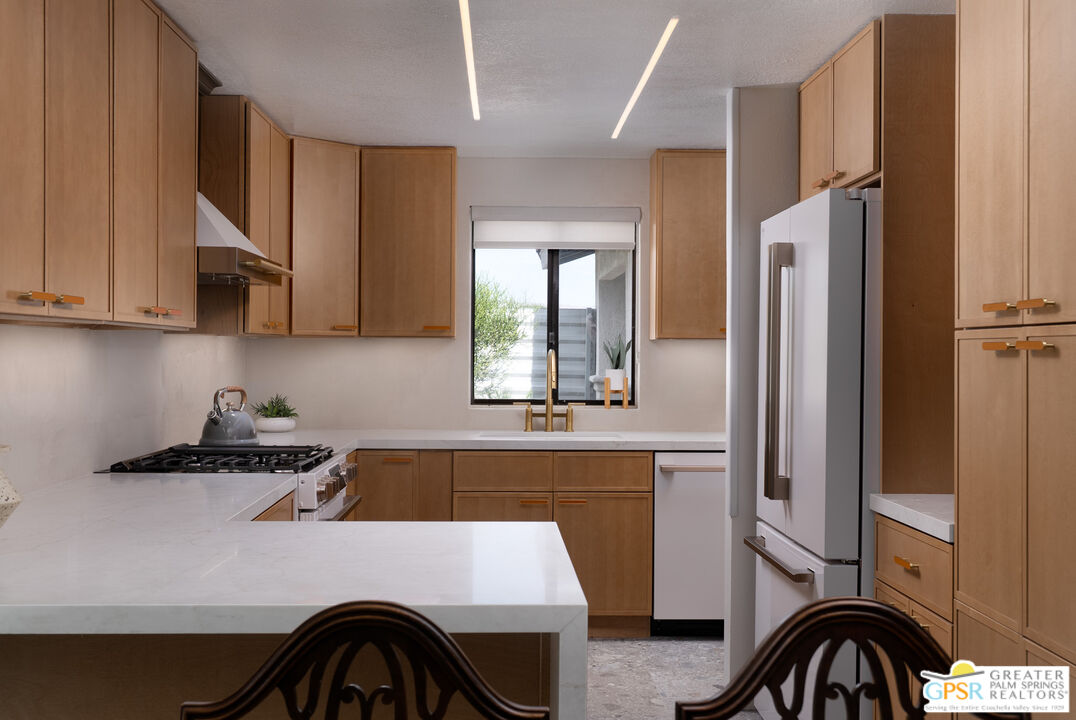 399 E San Rafael Dr