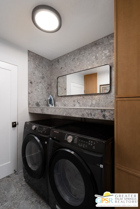 399 E San Rafael Dr