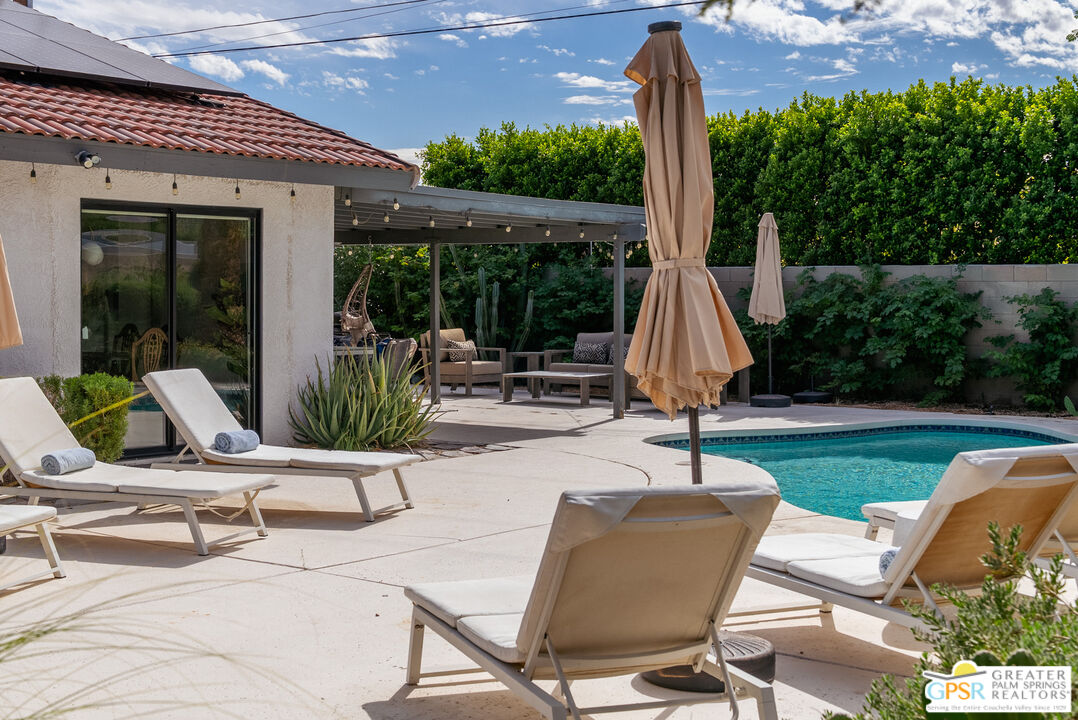 399 E San Rafael Dr