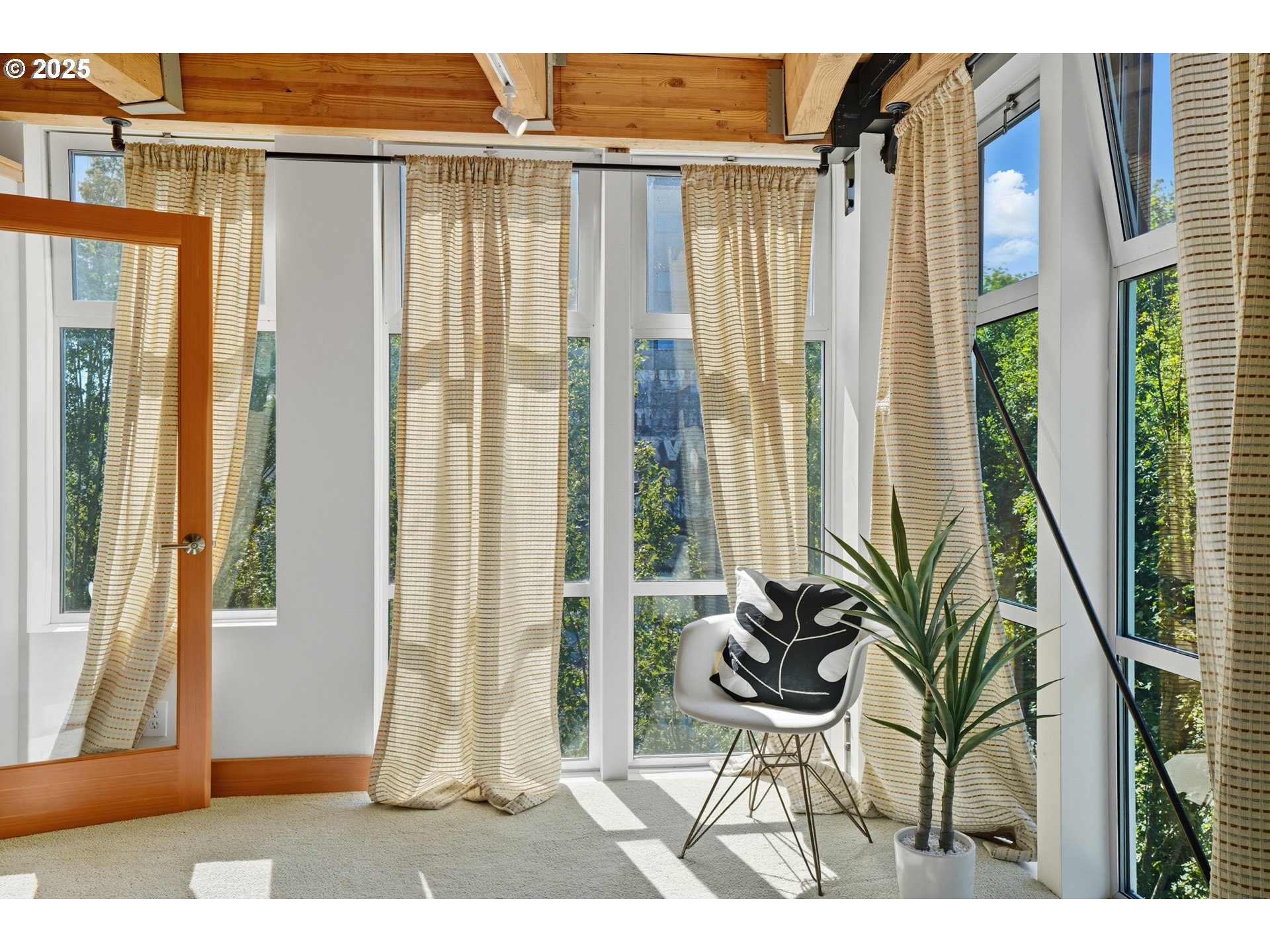 725 NW FLANDERS ST 401