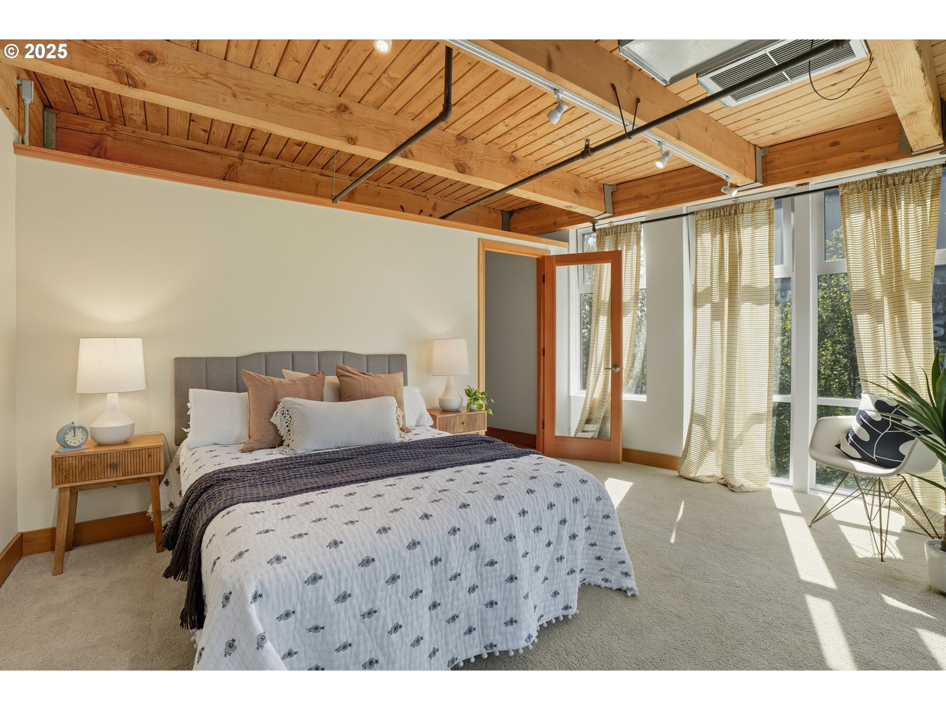 725 NW FLANDERS ST 401