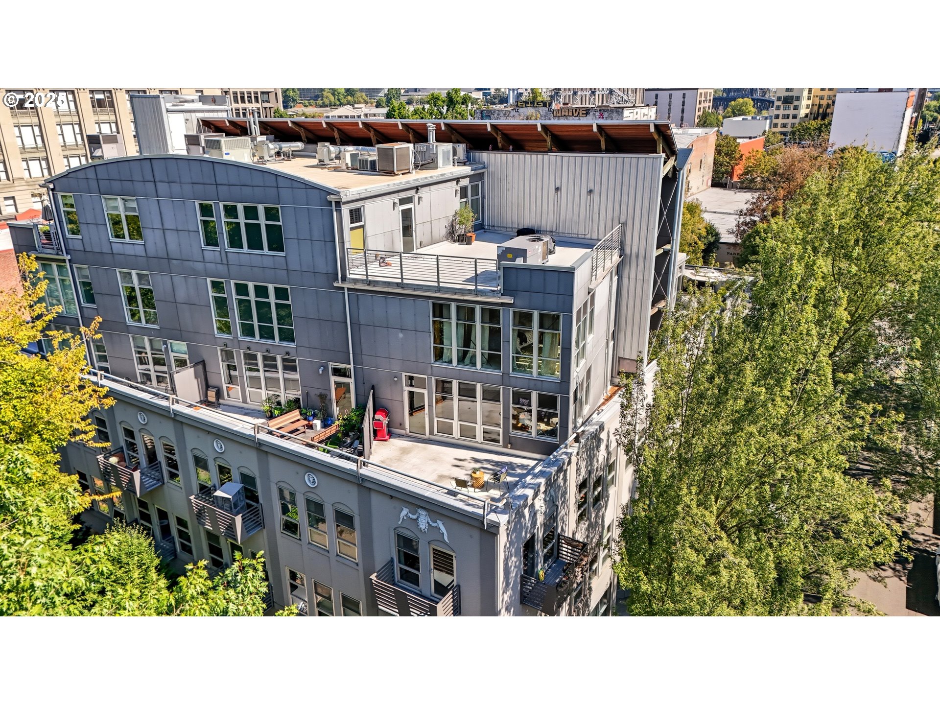 725 NW FLANDERS ST 401